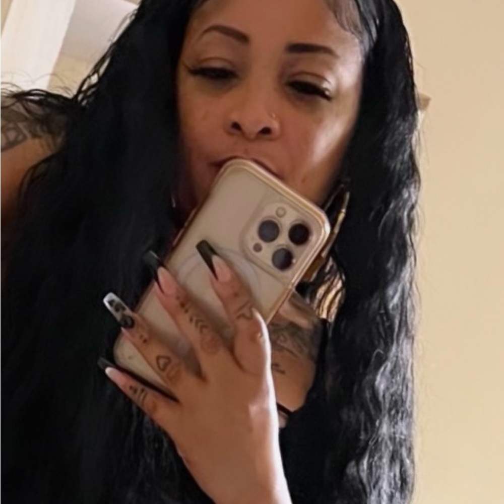 Meet your Posher, Sheia